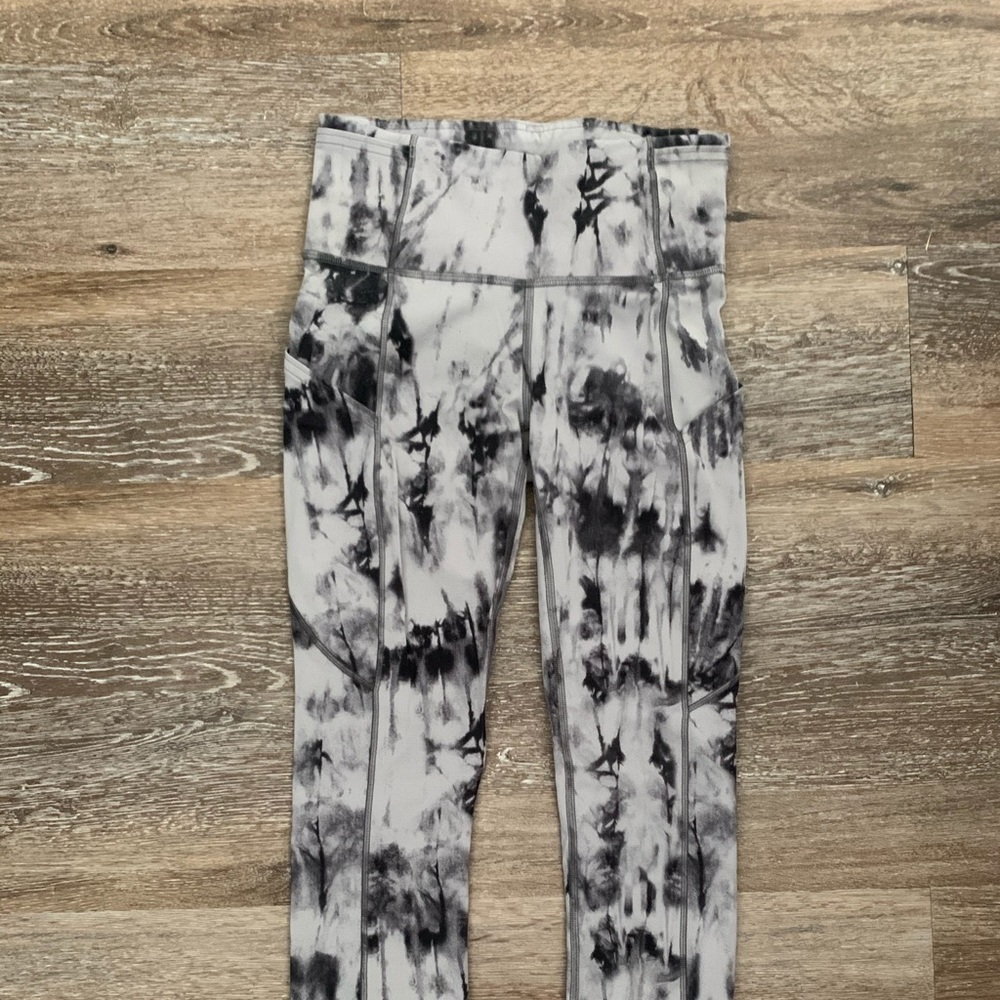 NWOT Lululemon fast and free 25” size 4 game day